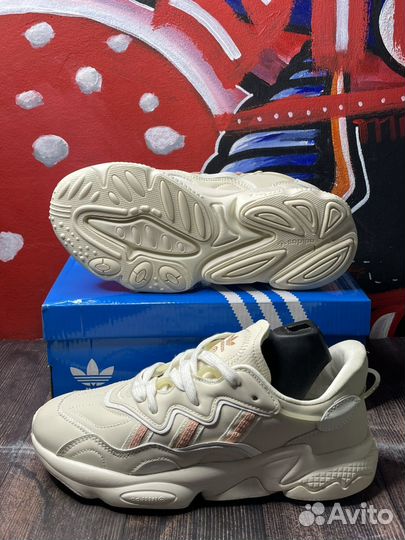 Кроссовки женские