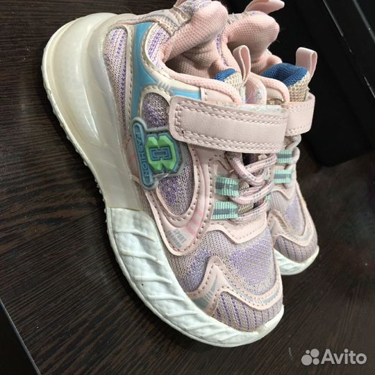 Кроссовки для девочки