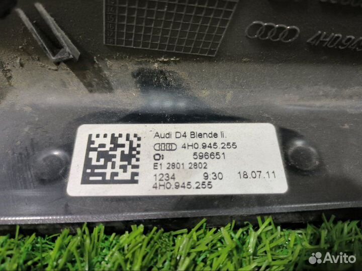 Накладка фары лев. зад. audi A8