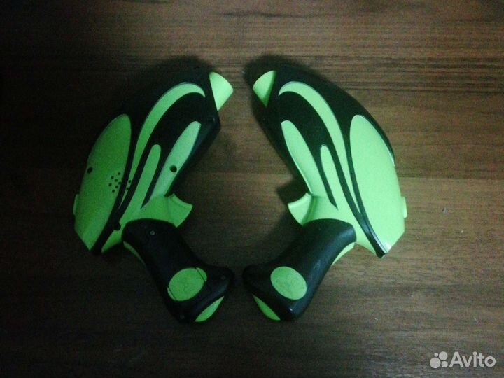 Джонни Черепок с 2 бластерами