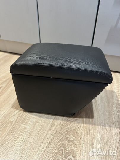 Брызговики и подлокотник