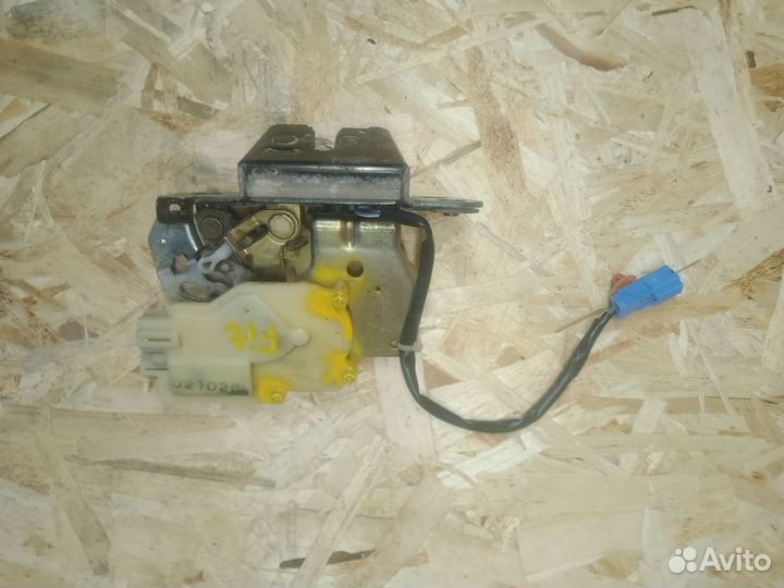 Замок двери багажника Honda