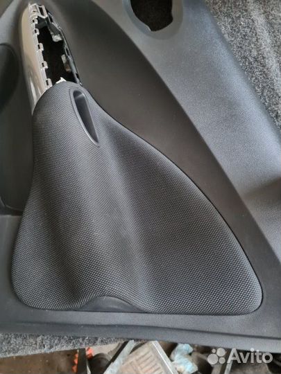 Обшивка двери передняя Nissan Juke F15 HR16DE 2011