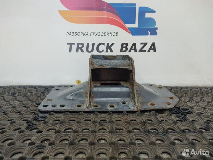 81412055056 Кронштейн траверсы кпп правый