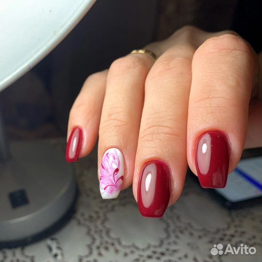 Маникюр и педикюр