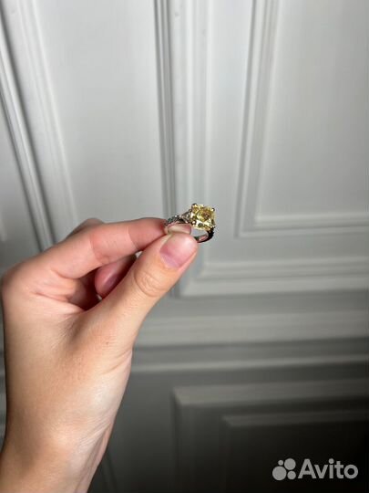 Кольцо RalfDiamonds 4,23 ct Fancy Yellow/VS2 Cushi