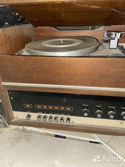 Радиола Victoria