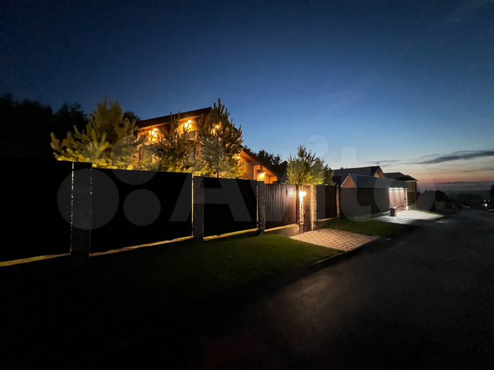 Коттедж 303 м² на участке 20 сот.