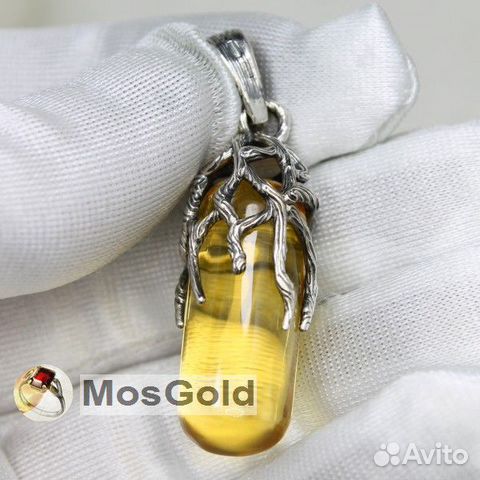 Золотой кулон