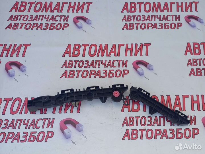 Крепление заднего бампера Тойота Рав 4 ха50