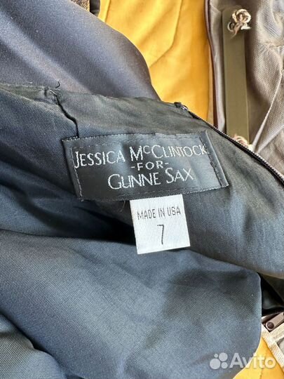 Вечернее платье в пол с открытой спиной