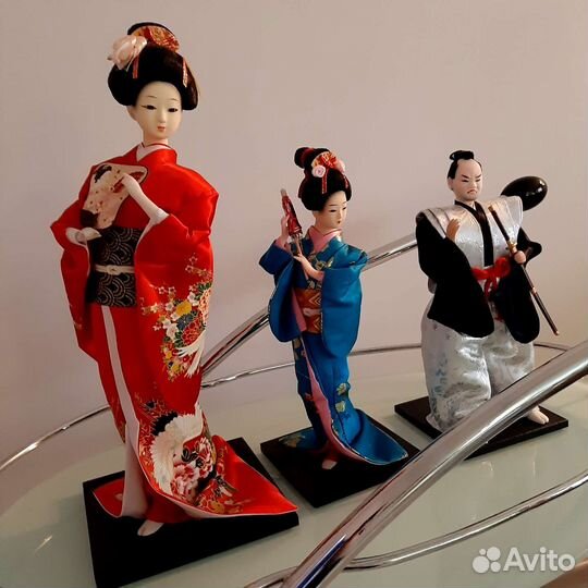 Кукла фарфоровая