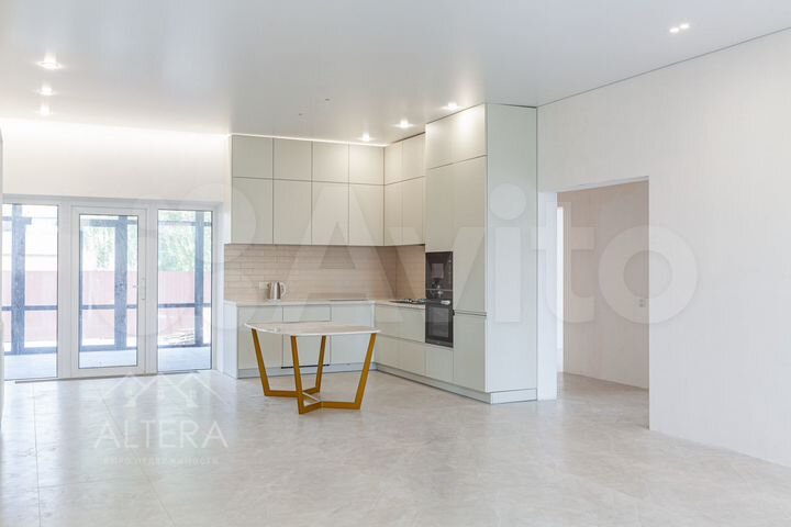 Коттедж 270 м² на участке 13 сот.