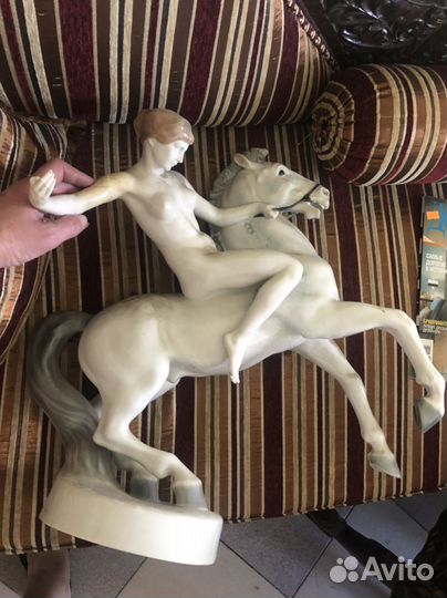 Всадница фарфоровая статуэтка Розенталь