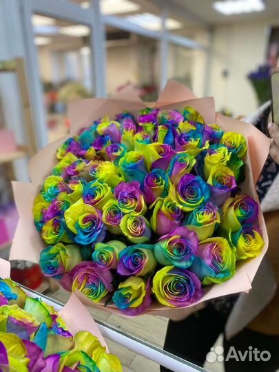 Радужные розы натуральные