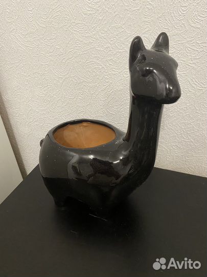 Горшок керамический черный в виде ламы