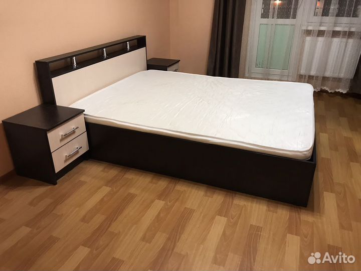 Кровать с матрасом