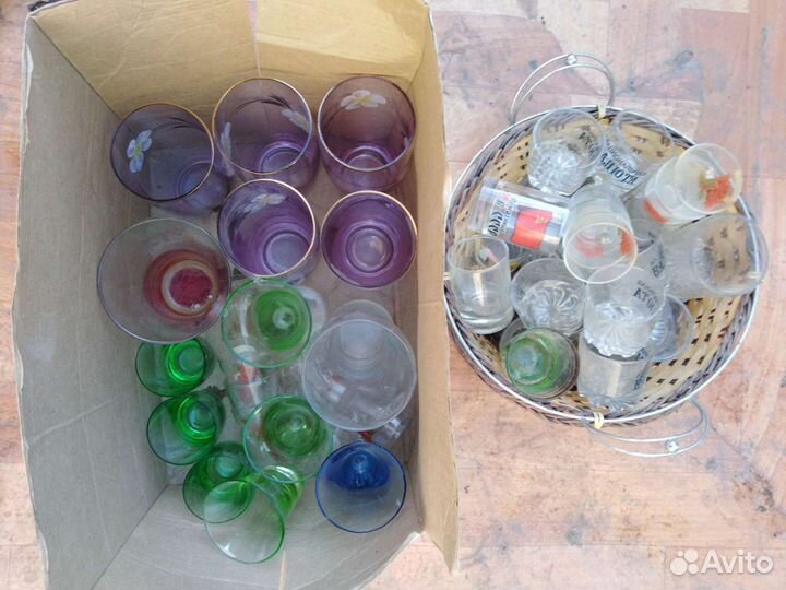 Посуда тарелки, ложки, чашки