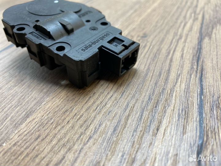 Сервопривод заслонок печки Bmw 5 F10 N52B25A 2011