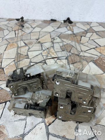 Замок боковой двери Renault Symbol седан 1.4