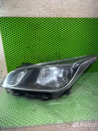 Фара левая Kia Rio 4 под габарит с дефектом оригин