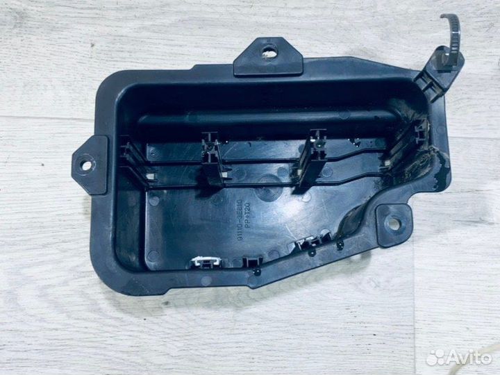 Крышка блока предохранителей Kia Sorento SUV D4CB