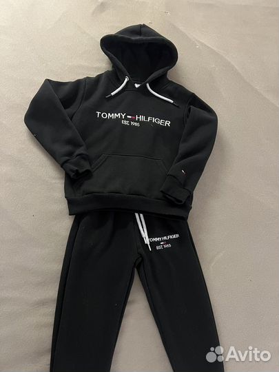 Tommy hilfiger костюм 110/116