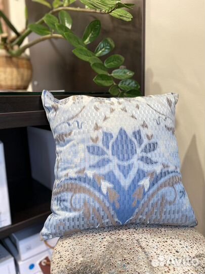 Подушка из шелка на стул