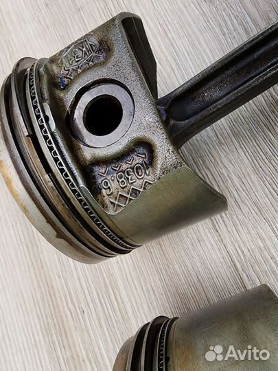 Поршень шатун палец Renault K4M 1,6