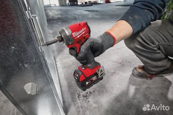 Аккумуляторный шуруповерт Milwaukee M18 FID3-502X