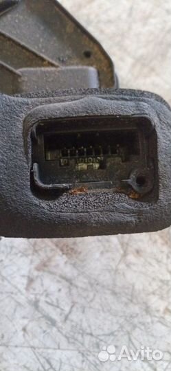 Замок двери передний левый Volkswagen Jetta 6