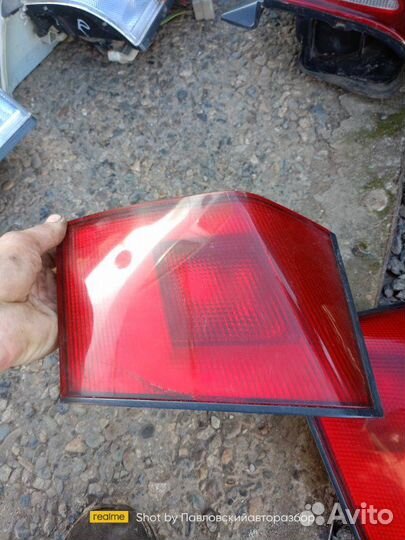 Фонарь багажника левый Mitsubishi Carisma