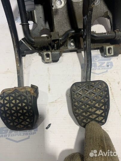 Педальный узел Bmw 7-Series E32 M30B30 1988