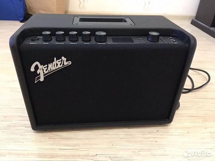 Моделирующий гитарный комбоусилитель