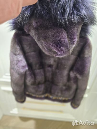 Шуба с капюшоном бомбер