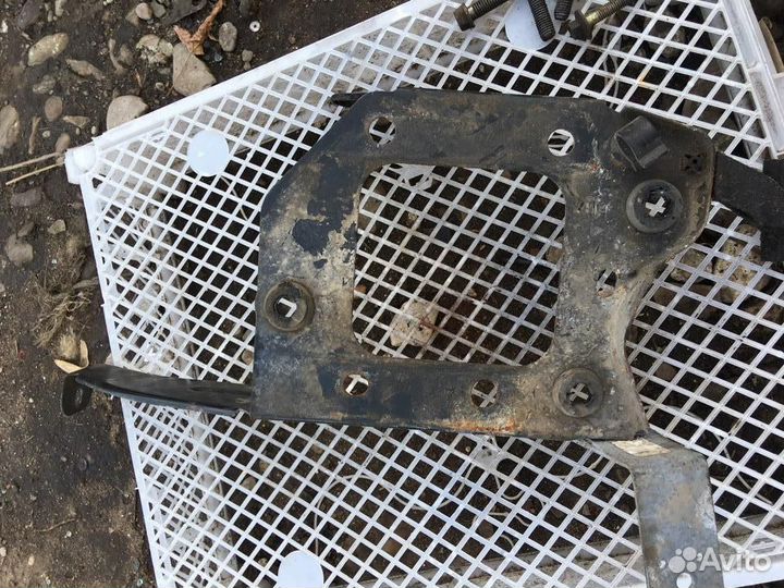 Кронштейн Форд Фокус 1