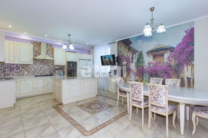 Коттедж 600 м² на участке 7,8 сот.