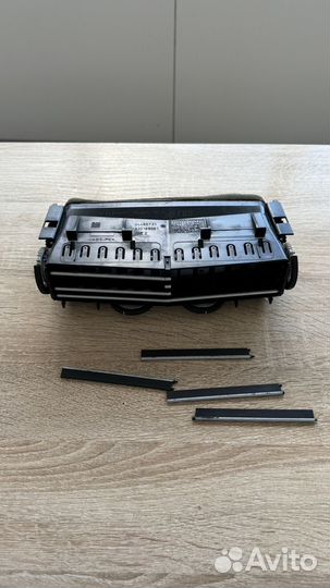 Дефлектор воздуховода центральный Opel Astra H