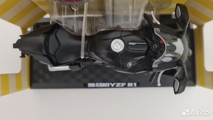Модель мотоцикла Yamaha YZF-R1