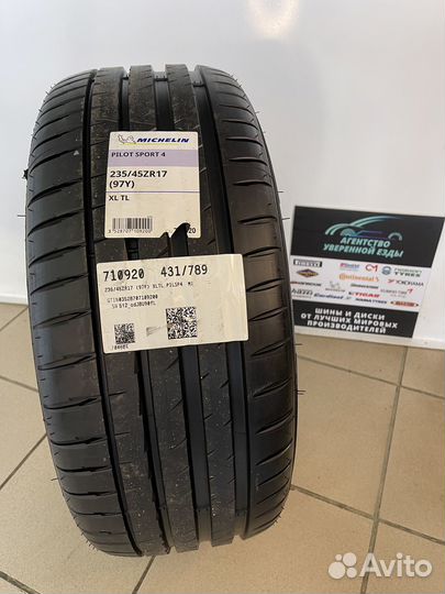 Michelin Pilot Sport 4 235/45 R17 97Y