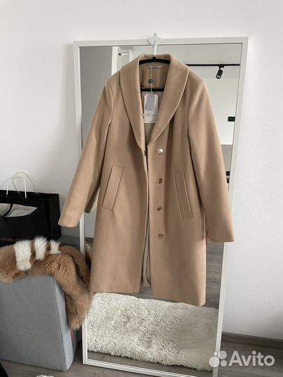 Новое зимнее пальто elema бежевое мех натуральный