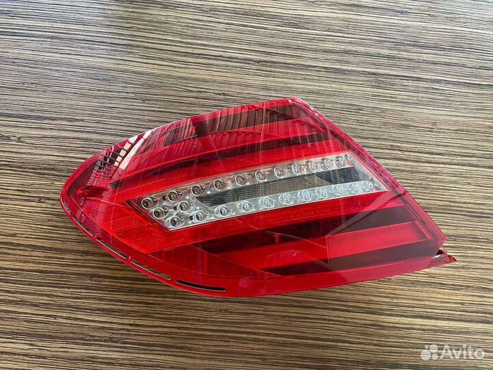 Фонарь задний левый mercedes w204 оригинал