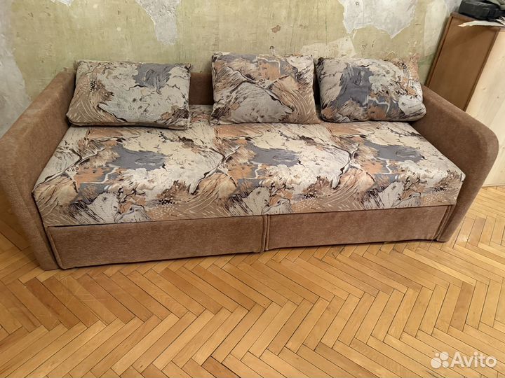 Диван с выдвижными ящиками