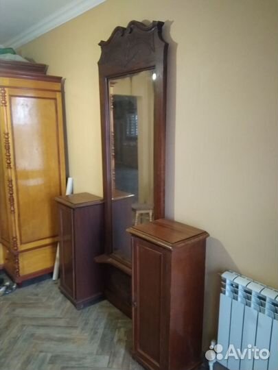 Трюмо напольное модерн. красное дерево