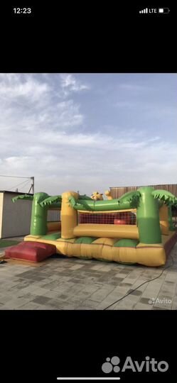 Батут надувной
