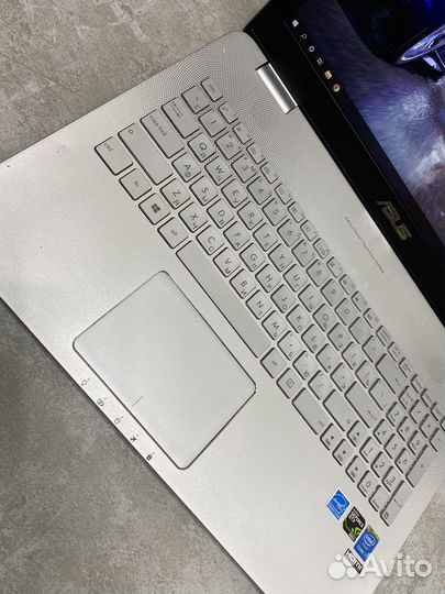 Мощный игровой ноутбук i7 GTX ips