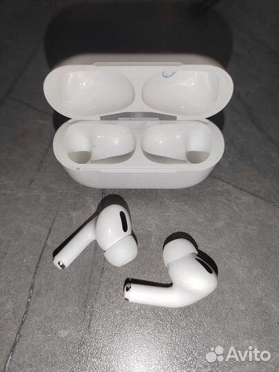 Беспроводные наушники apple airpods