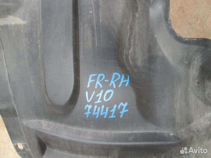 Подкрылок передний правый Nissan Tino V10 QG18DE