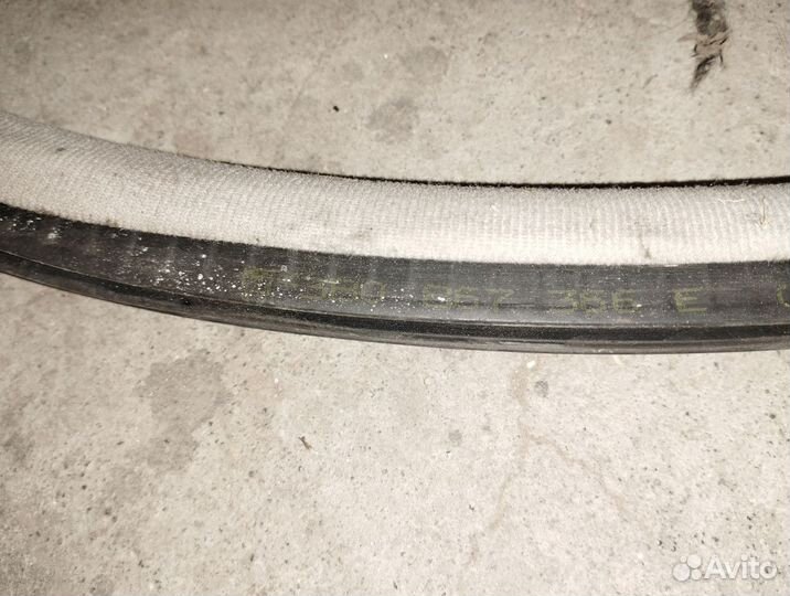 Уплотнитель двери VW Passat B5 AEB