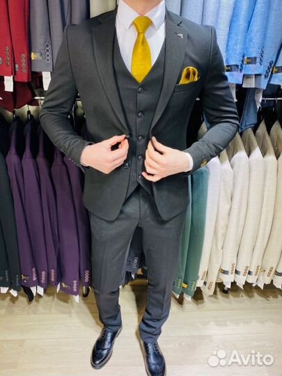 Мужской костюм черный влитой (не мнется)